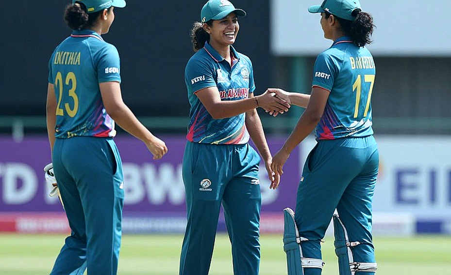 সকালে নেতৃত্ব ছাড়লেন, রাতে অধিনায়ক হলেন: হারমানপ্রীত থেকে স্মৃতির হাতে ব্যাটন, আর ভারতীয় নারী ক্রিকেটের অলিখিত উত্তরাধিকার-নকশা সকালে নেতৃত্ব ছাড়লেন, রাতে অধিনায়ক হলেন: হারমানপ্রীত থেকে স্মৃতির হাতে ব্যাটন, আর ভারতীয় নারী ক্রিকেটের অলিখিত উত্তরাধিকার-নকশা