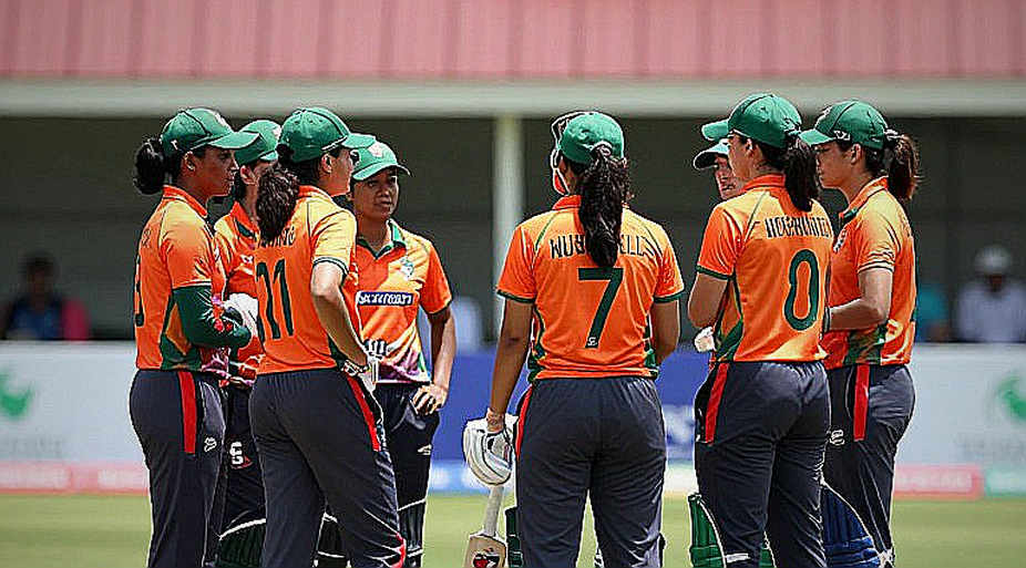 ১৫,৯২১ বনাম ১০০: দুটি রেকর্ডের ভুল তুলনা এবং সুযোগের নীরব অর্থনীতি ১৫,৯২১ বনাম ১০০: দুটি রেকর্ডের ভুল তুলনা এবং সুযোগের নীরব অর্থনীতি