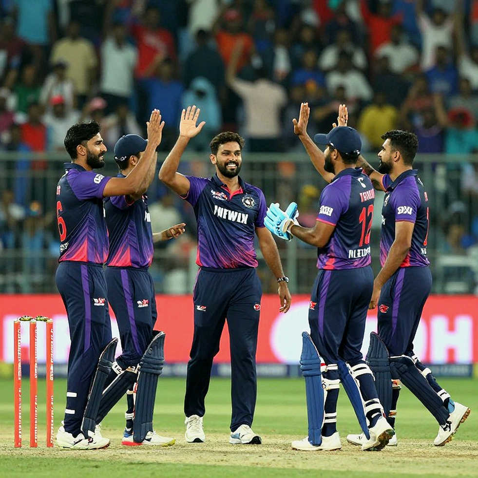 কন্ট্রাক্টের সাদা কাগজ, ড্রেসিংরুমের ধূসর ছায়া: ক্রিকেট স্থানান্তর উইন্ডোর আসল ছন্দ