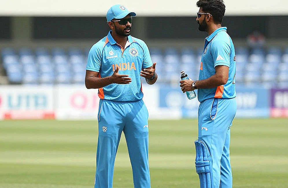 মাঝের ওভারের ফাঁদ: এশিয়ার ব্যাটিং কেন ১১ থেকে ৪০ ওভারে নিজের ছাদ বানায়