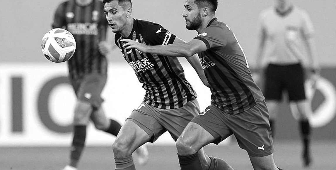 খালি পাতা থেকে বাজার পড়া: বাইশ গুজব, চৌদ্দ নিশ্চিত, আর একটি খাবারের টেবিল