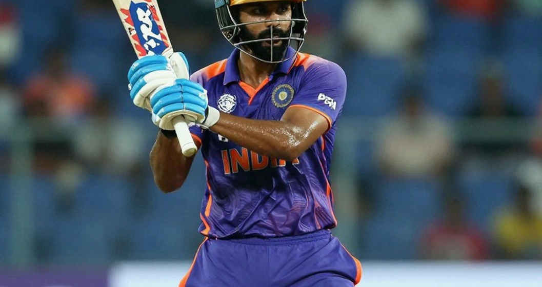 হাতুড়ির শেষ ডাক ২৭ কোটি: ক্রিকেটের ট্রান্সফার উইন্ডোয় দাম তৈরি হয় কোথায়