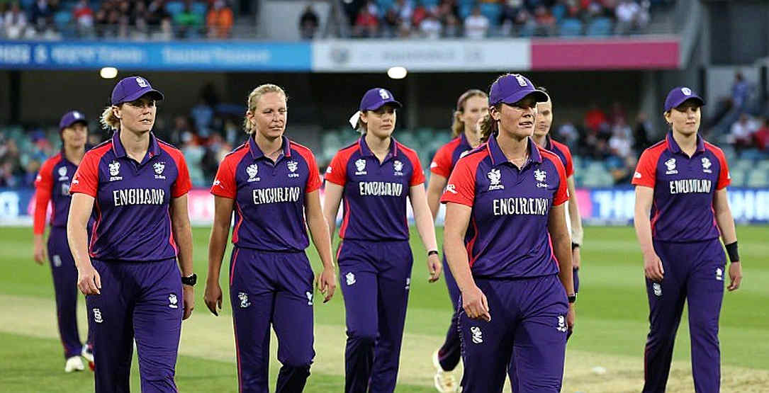 নিলামের প্যাডেল থামে যেখানে, চুক্তির ক্যালেন্ডার শুরু হয় সেখানে নিলামের প্যাডেল থামে যেখানে, চুক্তির ক্যালেন্ডার শুরু হয় সেখানে