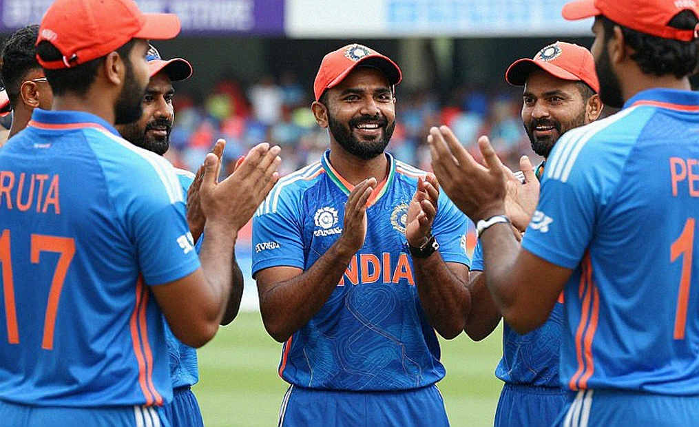 ক্রাইস্টচার্চে ১৫ বলের ঝলক: ধীরের ৪২ যেখানে প্রশ্ন রেখে গেল ভারতের ডেথ বোলিংয়ে